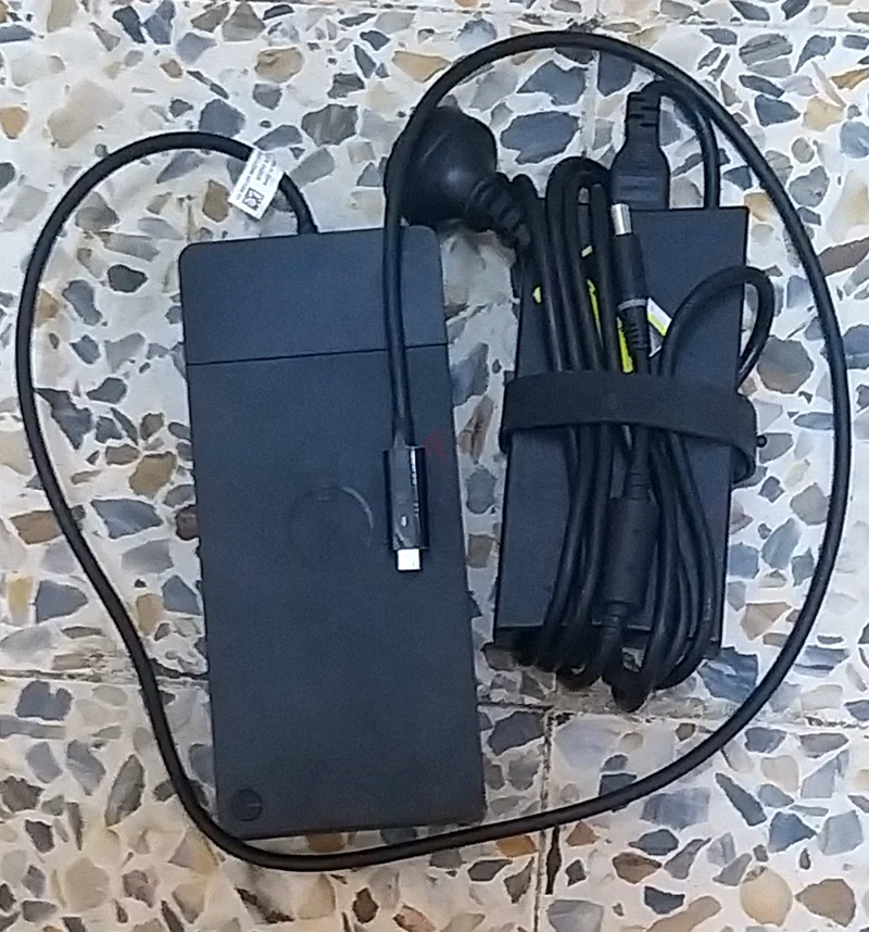 محطة إرساء ديل (WD19S)، منفذان من نوع C، منفذان عرض رقمي، منفذ HDMI واحد، أربع منافذ USB مع الشاحن الأصلي63257118165377111