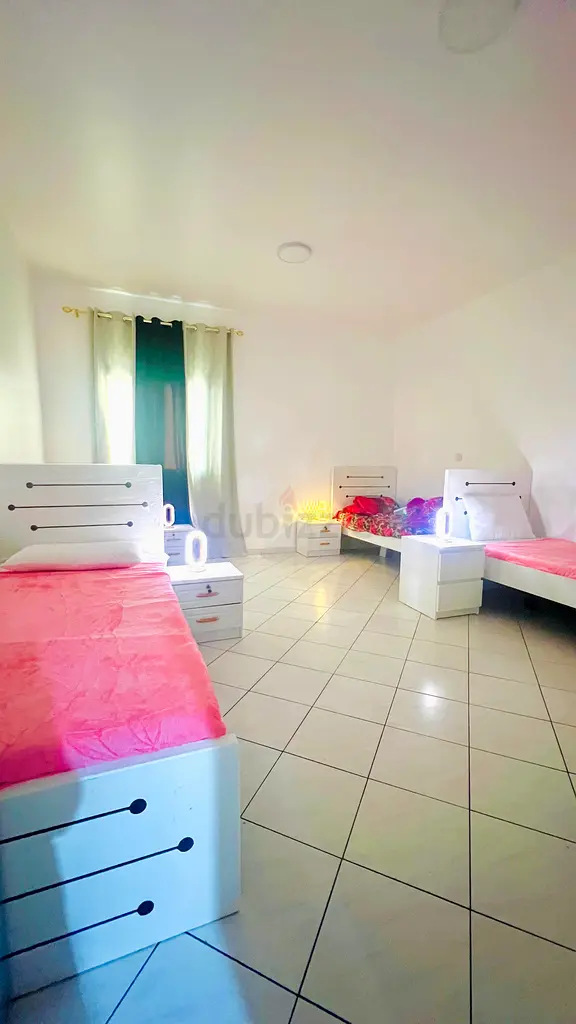 Apartment Ladies BED SPACE Aed 850 available near Alqiyada , Abu hail