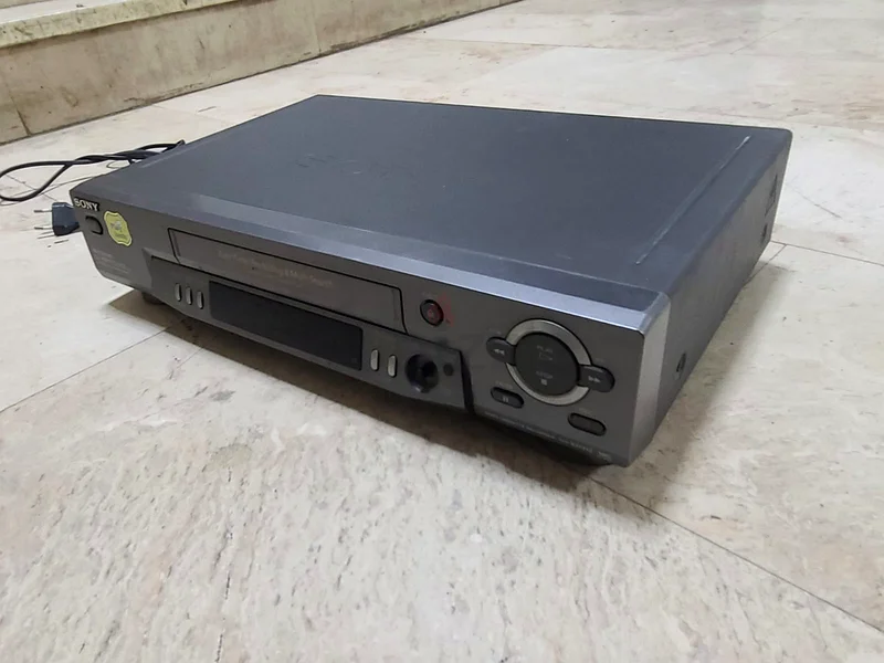 جهاز استقبال فيديو من سوني مشغل أشرطة فيديو63263521180035111