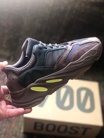 Yeezy 700 Boost Mauve 11.5US