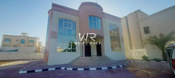 Spacious | 6 Master's Bedrooms Villa | Huge Plot