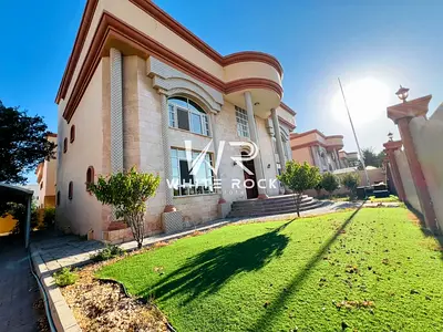 8 Master's Bedrooms Villa | Spacious Plot