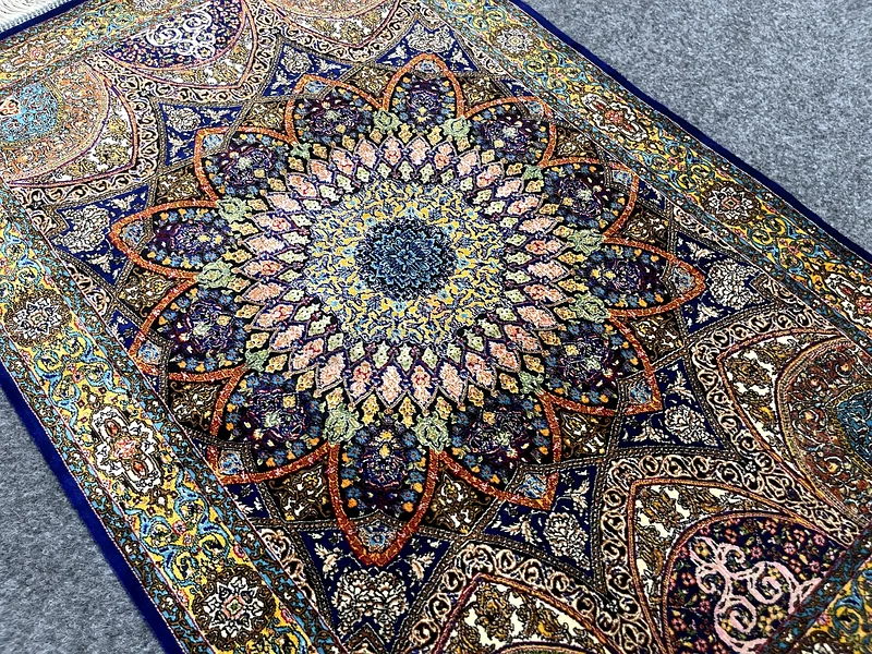 59 × 90 سم | سجادة فارسية حرير تبرزي جميلة جديدة باللون الأزرق الداكن63183722894082112