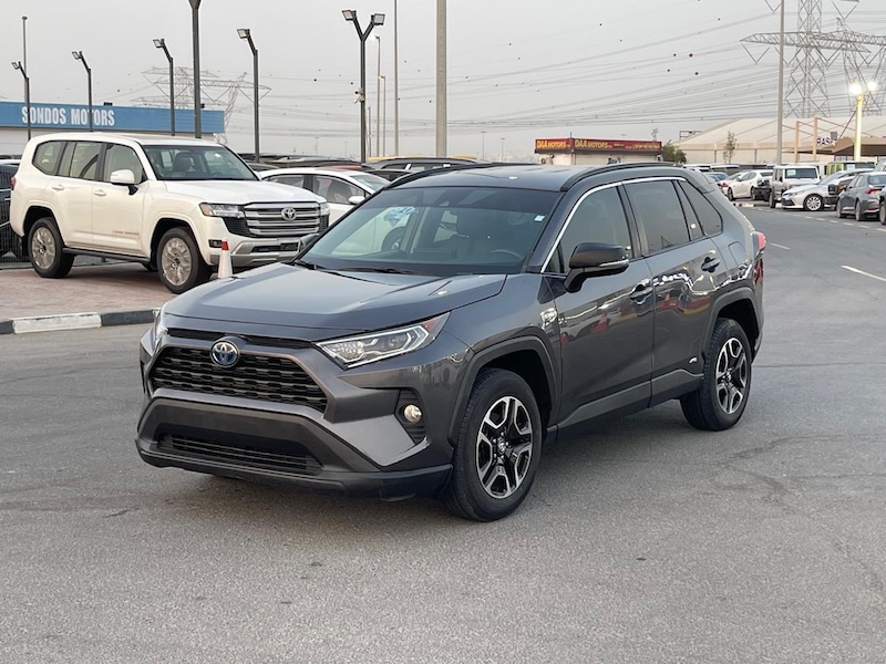 Toyota RAV4 2021 XLE hybrid AWD very clean outside and inside for more ...