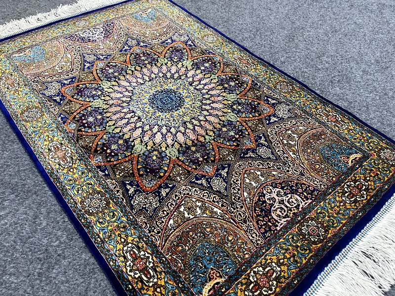 59 × 90 سم | سجادة فارسية حرير تبرزي جميلة جديدة باللون الأزرق الداكن63183722894082113