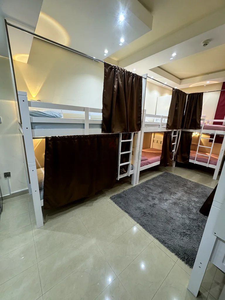 Apartment Filipino Bedspace near Mashreq Metro next to Holiday Inn