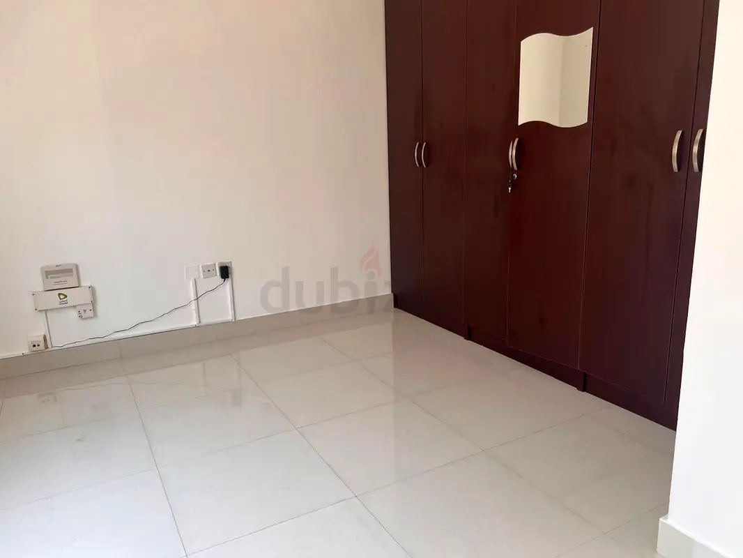 Apartment Nice clean 1 bhk in building rent 47000 located hamdan st near Abu Dhabi