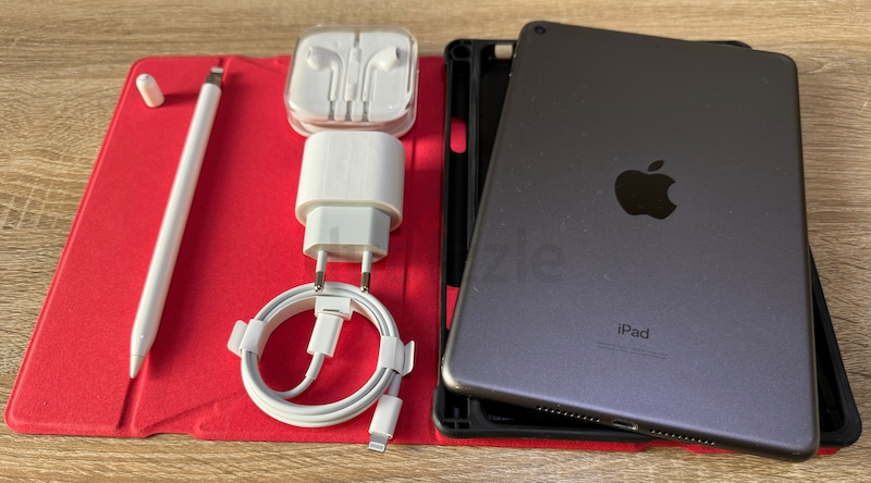 iPad Mini 5,64GB,Wifi,Space Grey,Wifi with Apple Pencil and Accessories |  dubizzle