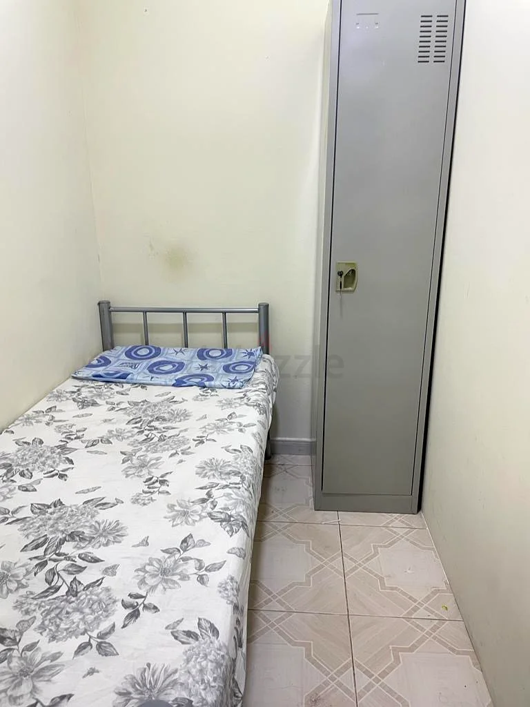 Apartment Single partition available near clock tower deira