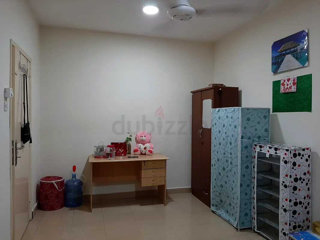 Apartment Full Furnished Room Available In Bur Dubai (Burjuman) For