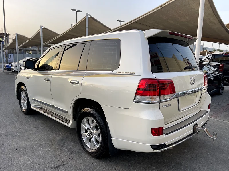 Toyota Land Cruiser 2017 Gulf model 5.7 V8 VXR63158340104963113