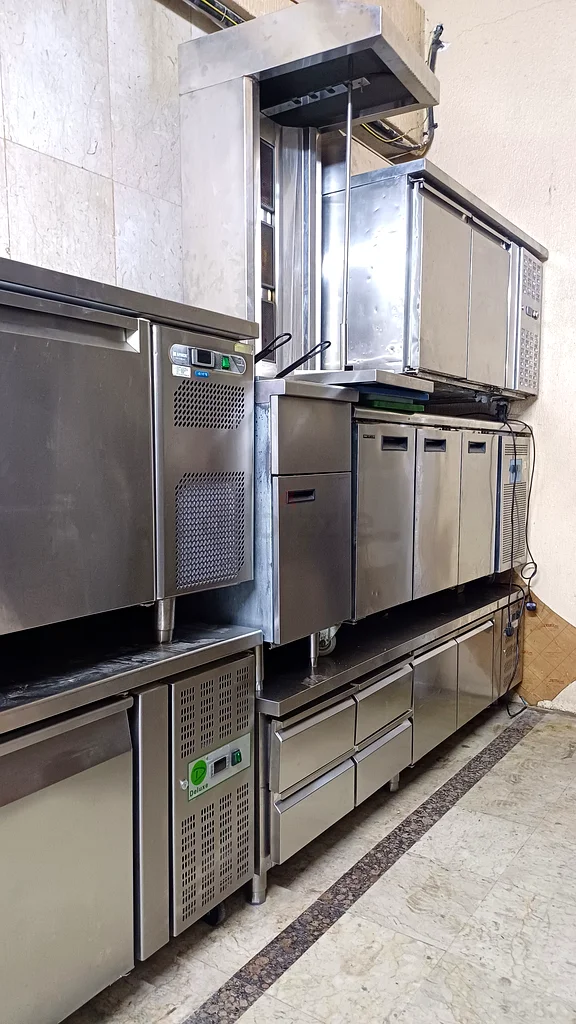 RESTAURANT USED KITCHEN EQUIPMENT