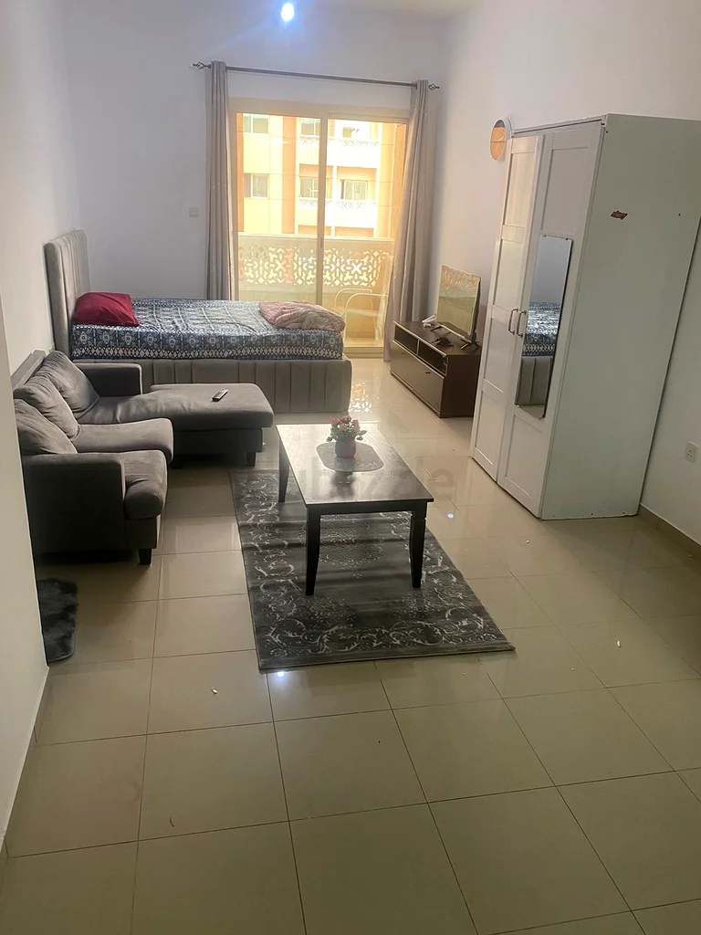 Apartment Dewafree fully furnished studio with balcony near Pond Park