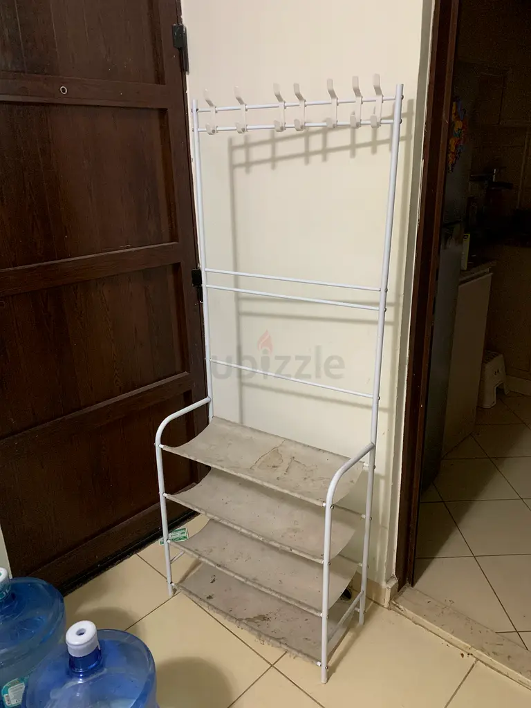 Shoe rack with hanger