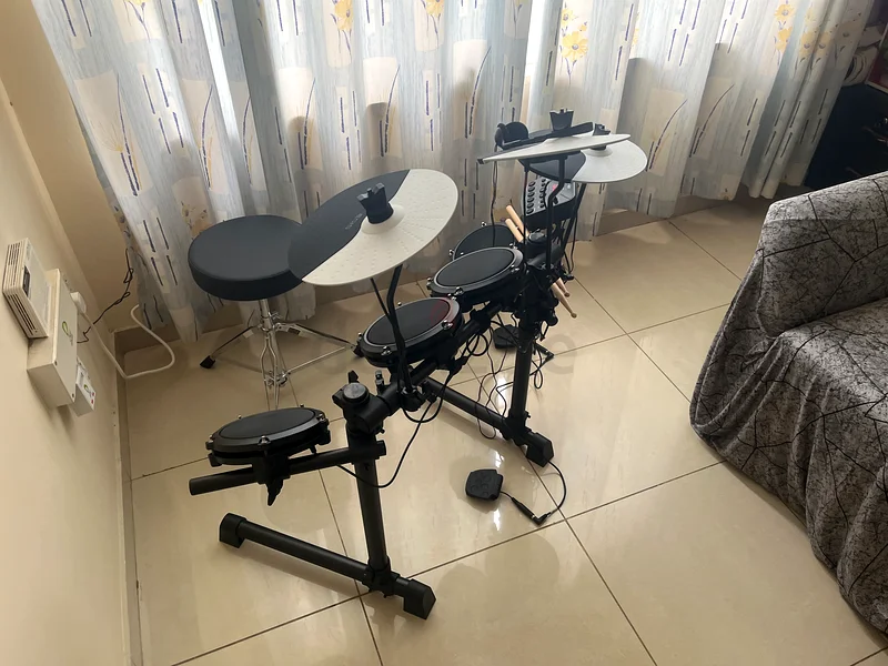 Alesis Debut kit drum set