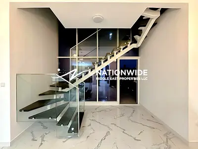 Elegant Unit| Calm Lifestyle |convenient Location