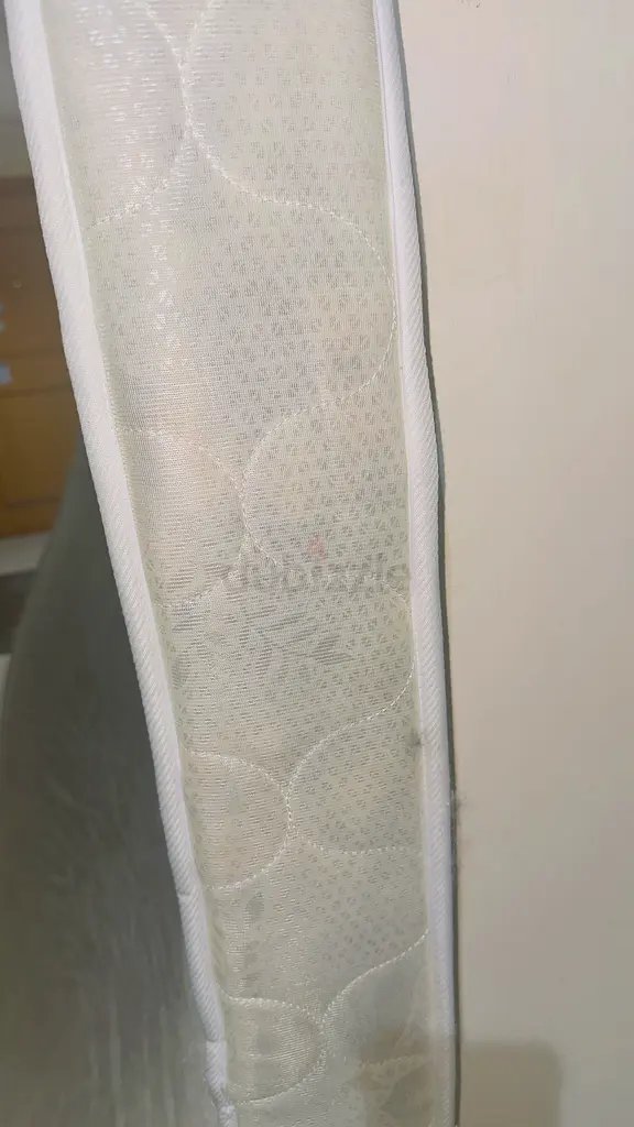 King Size Mattress 180x200cm Clean For Sale