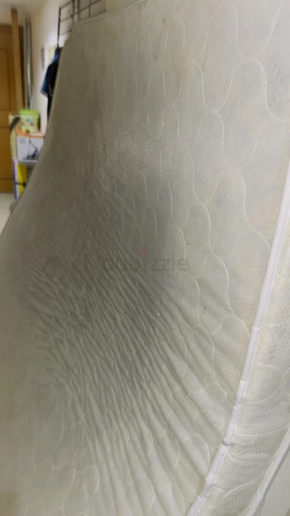 King Size Mattress 180x200cm Clean For Sale