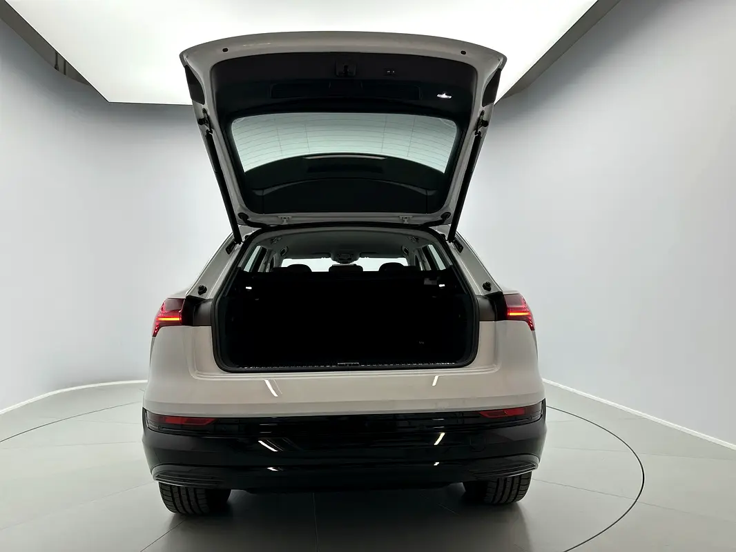 Audi e-tron 2023