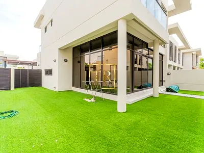 Beautifully Landscaped | 3bd+maid | Corner Unit