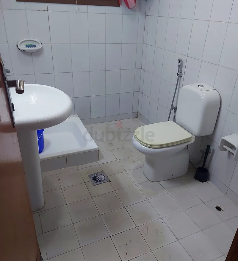 Apartment Family sharing room in deira alnakheel area Dubai