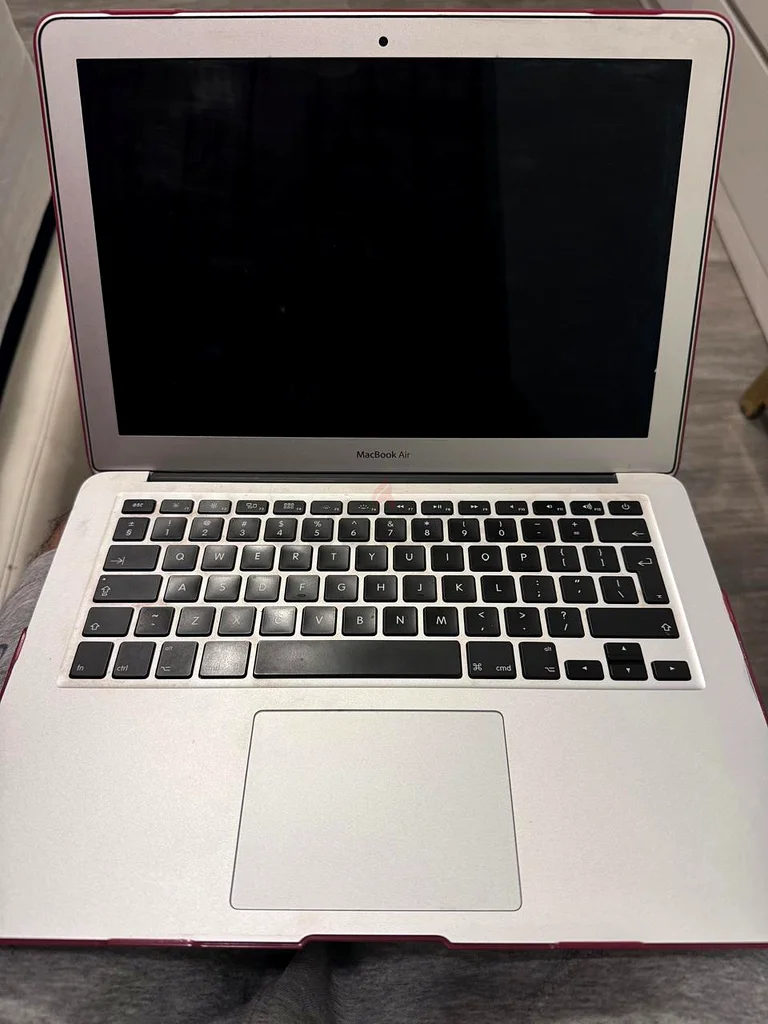 MacBook Air(13 inch 2017 )i5/8G/128Gジャンク