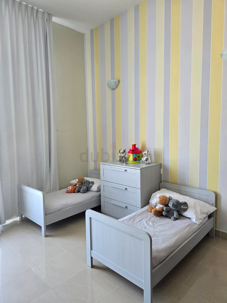 Baby crib/ toddler bed (bedroom)63205889251713113