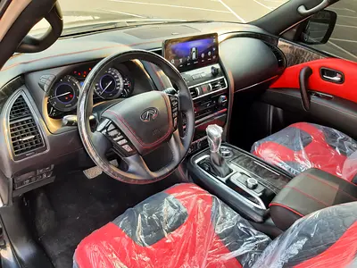 2011 Infiniti QX56 照片 15