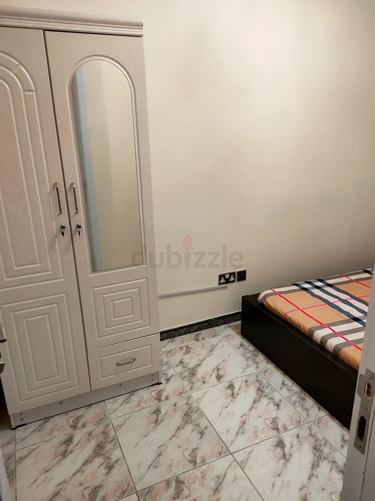 Apartment Big partition available in Mankhool for executive bachelor