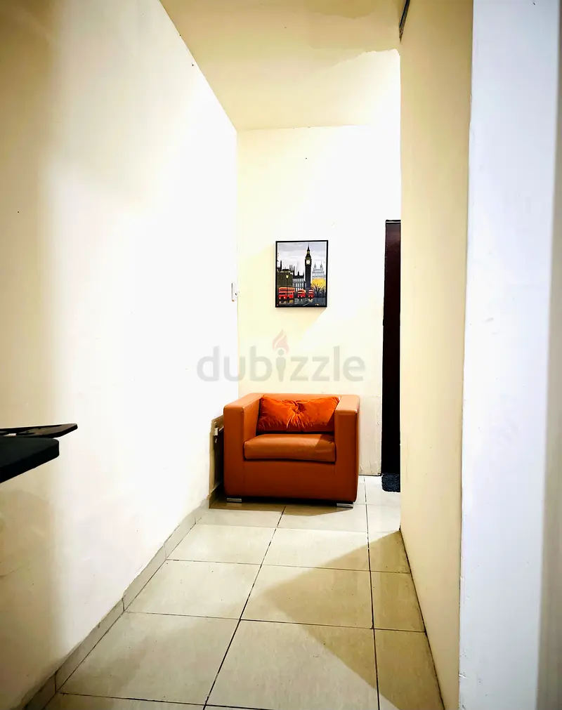 Apartment BACHLORS PARTITION FOR 4 PERSON 10 MINS TO SHARAF DG METRO