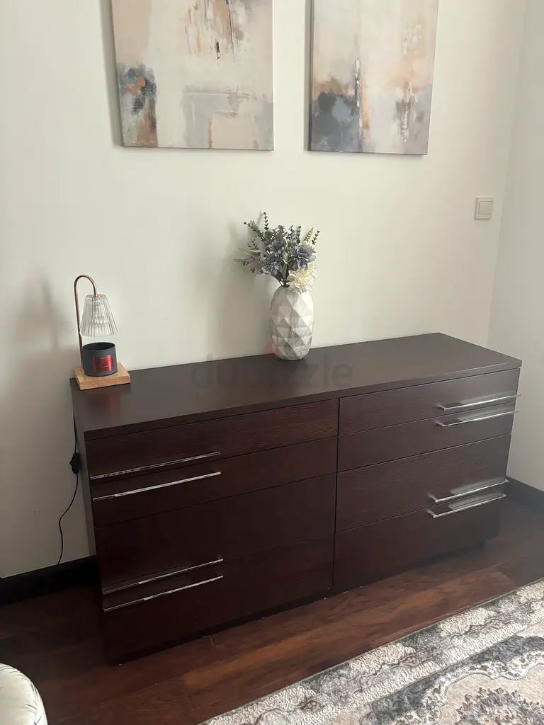 and cupboard(chest of drawers)