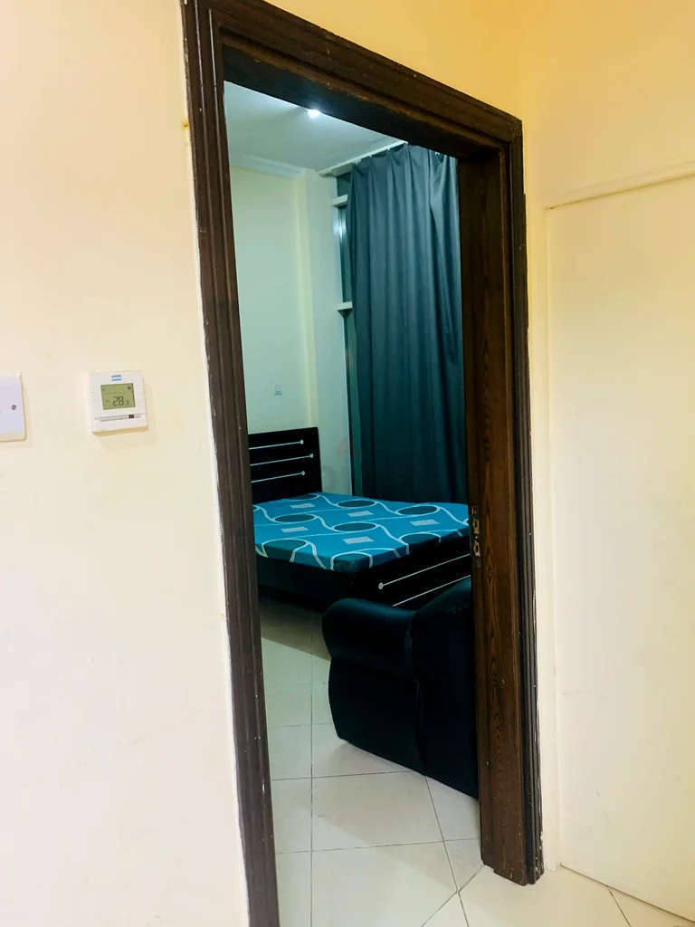 Apartment Neat and clean Partition Room For couples and Ladies only