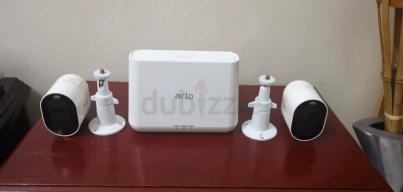 طقم Arlo Pro 4 مكوّن من كاميرتين مع قاعدة63261820981249110