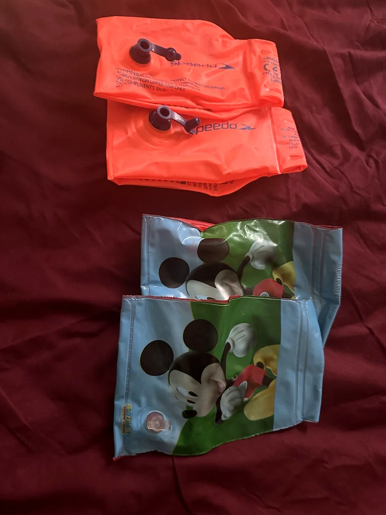 BRAND NEW 2 Kids swimming floaters632411222511391129