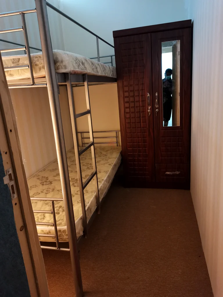 Apartment Only one partition available in Alkhail Gate For Couples or