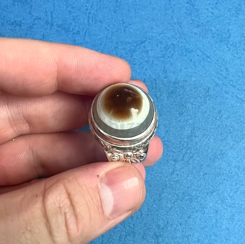 An antique Yemeni agate ring with old bovine horn63231693965186113