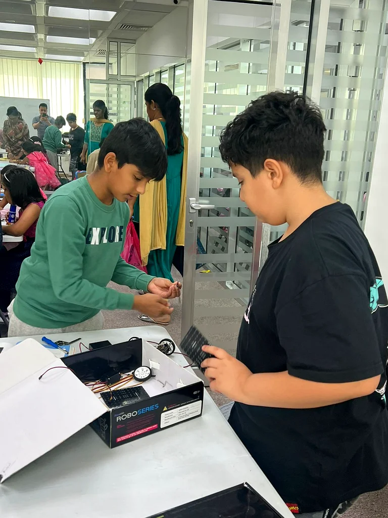 Robotics Classes63438106973698114