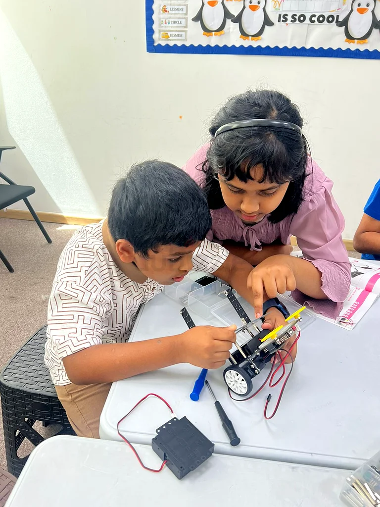 Robotics Classes63438106973698111