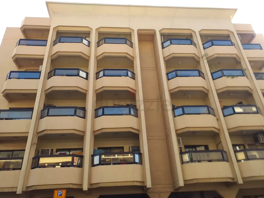 Apartment Family/Bachelor room near Salahuddin metro station