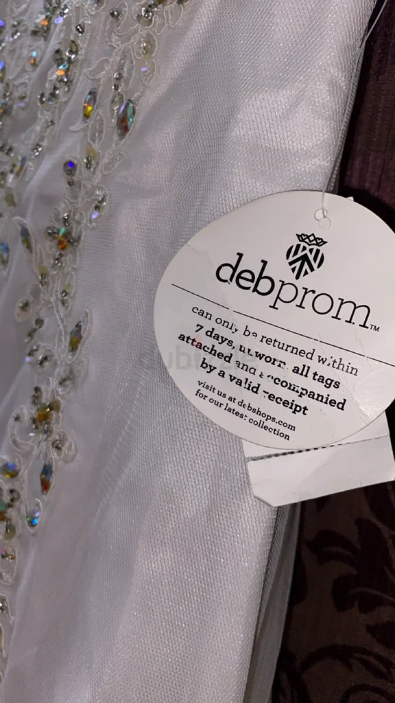 Wedding gown/ prom gown63239617915393114