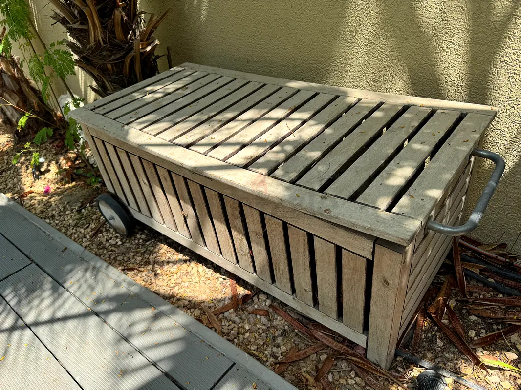 2 garden storage boxes
