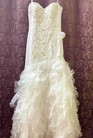 Wedding gown/ prom gown