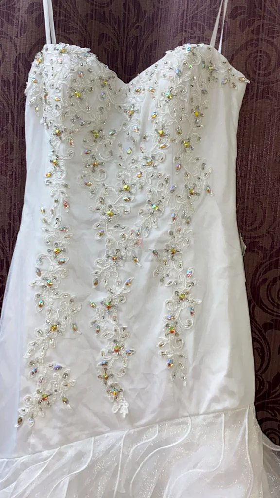 Wedding gown/ prom gown63239617915393112