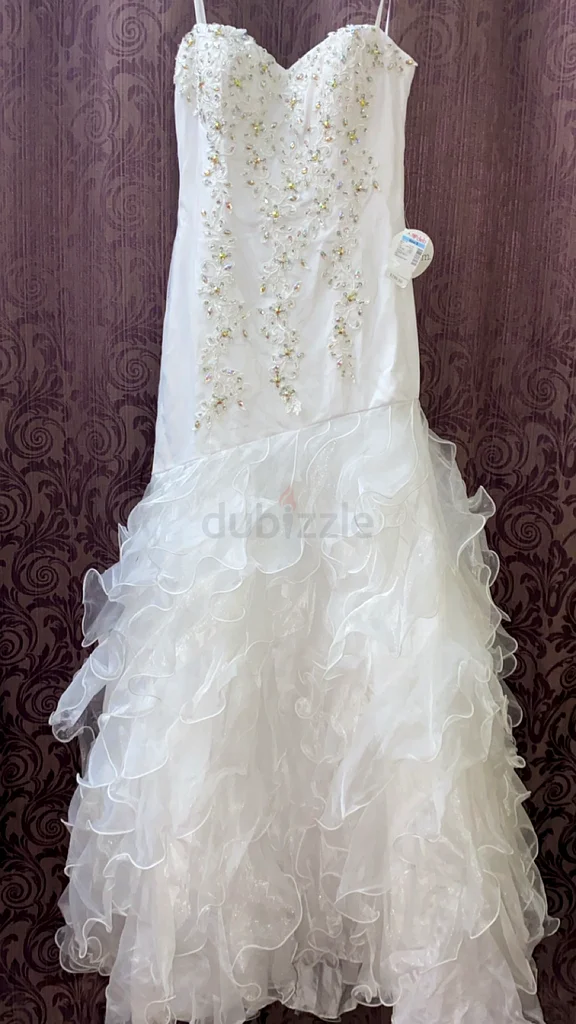 Wedding gown/ prom gown63239617915393111