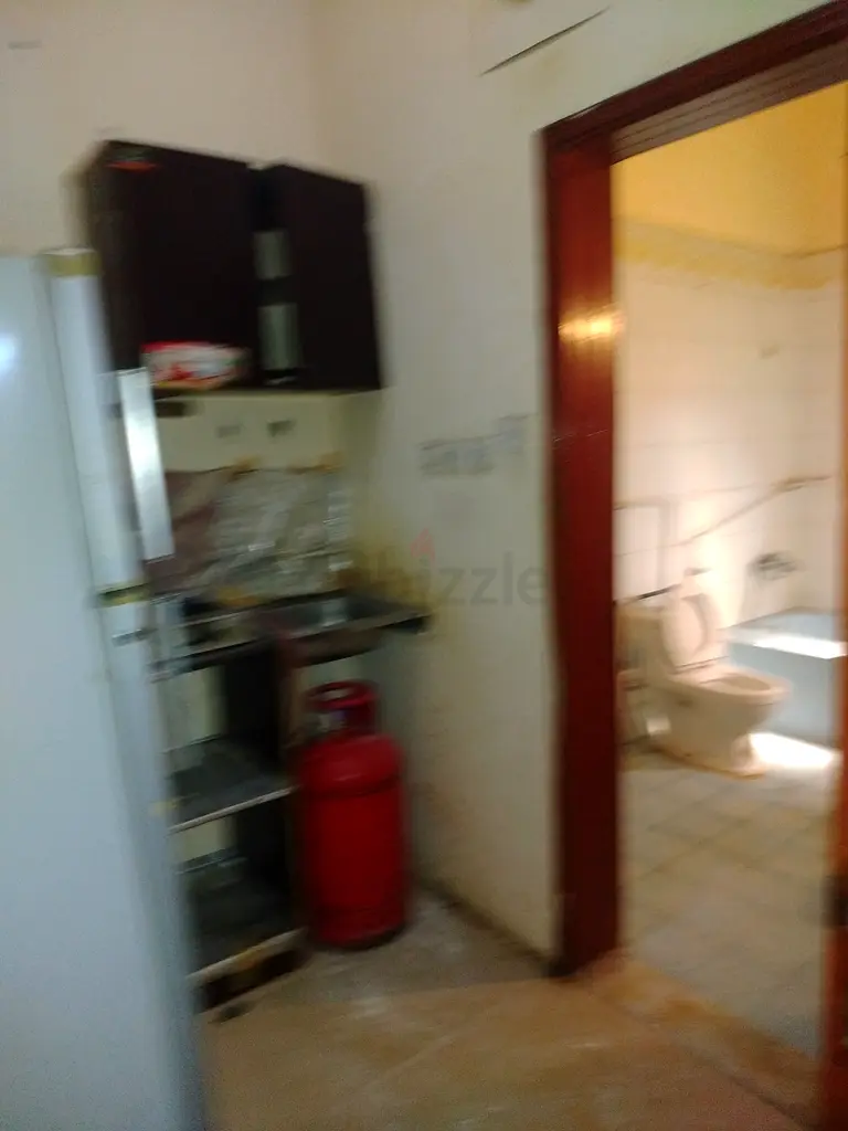 Villa New Partition Room Available For Ladies or Couple in Rashidiya