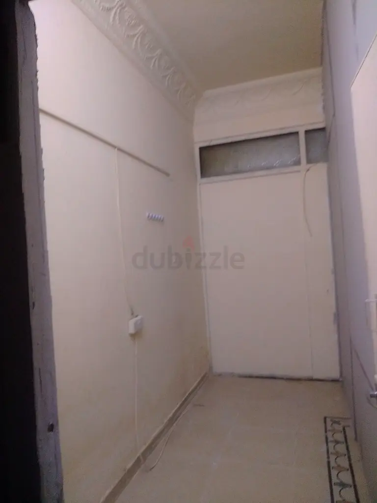 Villa New Partition Room Available For Ladies or Couple in Rashidiya