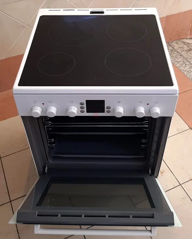 Bosch Digital Electric Cooking Range 4 Ceramic Hob with Oven fan