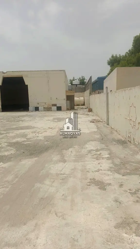 Warehouse 4000 sq ft warehouse plus 16000 sq ft open yard for rent in