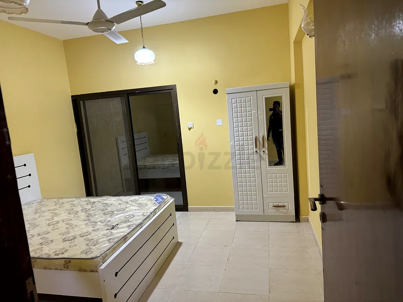 Apartment Family room available near karama fish market Dubai