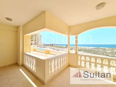 Live With Stunning Views Of The Sea & Pool